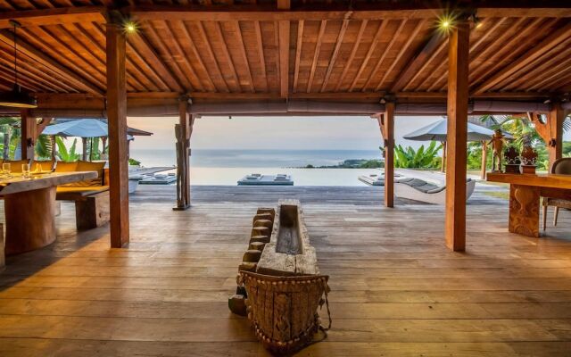 Palatial Wooden Villa, 4br, Lovina