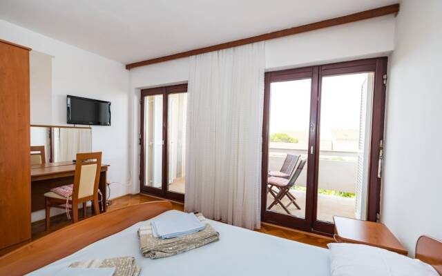 Apartment Ljubica With Nice Garden 1