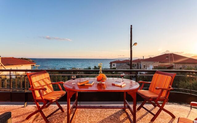 Sunset Serenity - Kardamili Seaside Getaway