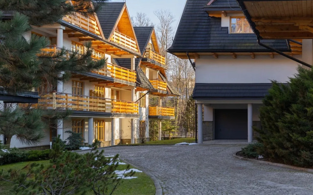 Zakopane Ski Apartment near Polana Szymoszkowa by Renters