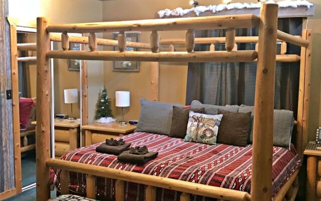 Alpine Vista - 3 Br cabin by RedAwning