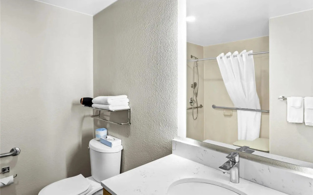 Suburban Studios Charleston - Civic Center