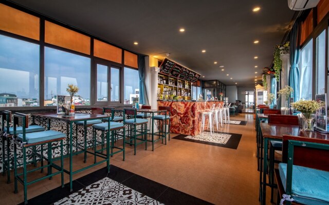 Babylon Garden Inn