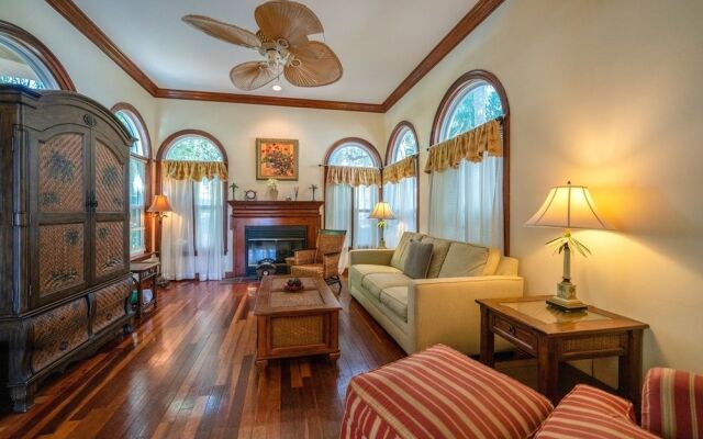 Casa de Mediterranean Home