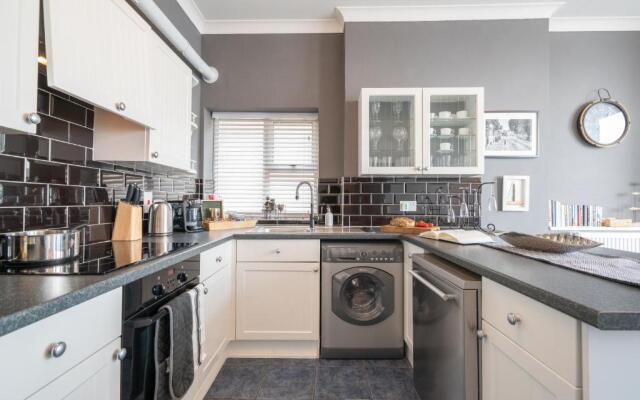 Stunning sea views Ventnor Apartment