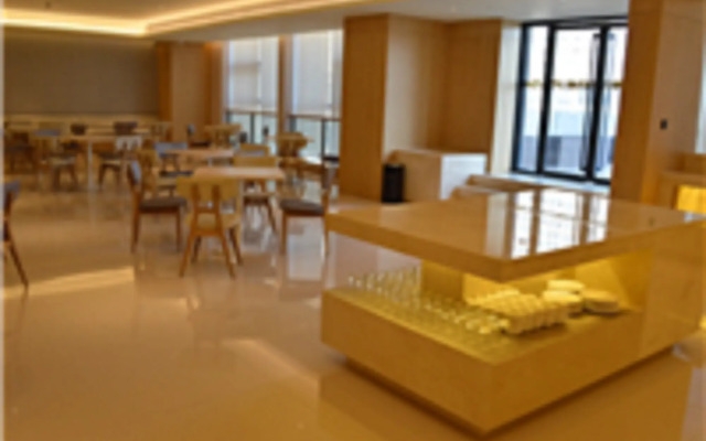 Ji Hotel (Zhenjiang Railway Station South Square)