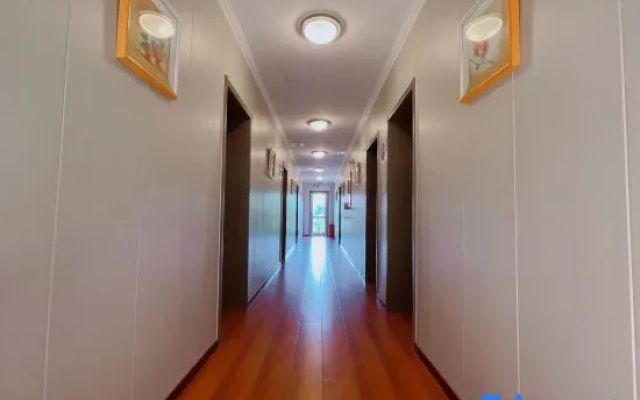 Jingkanglong Hotel (West Gate of Communication University of China)