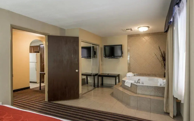 Comfort Suites East / I-44