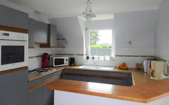 Nice Holiday Home With Beautiful Garden, Paimpol