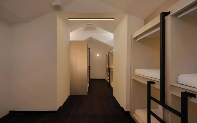 BEAT. 1932 Hostel at Chinatown