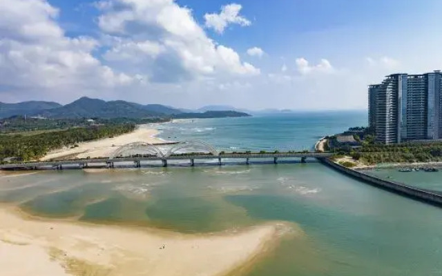 Liwo Surfing Seaview Hotel