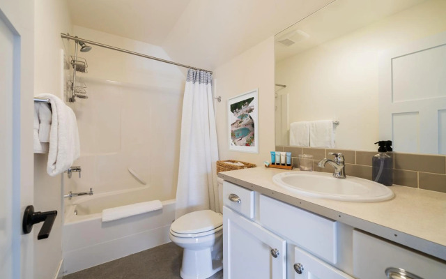 Lake & Vine Villa #15