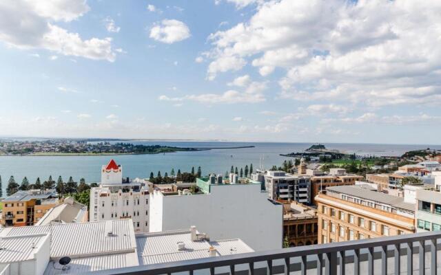 The Muse - Contemporary Apartment Newcastle CBD