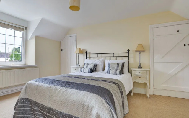 Modern Holiday Home in Lydstep With Fenced Garden