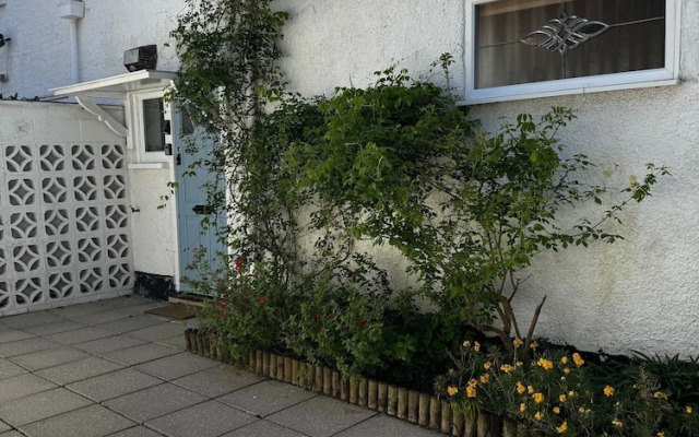 Inviting 2-bed Apartment in Poole