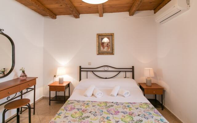 Pool Villa Afroditi for 10 Persons in Margarites