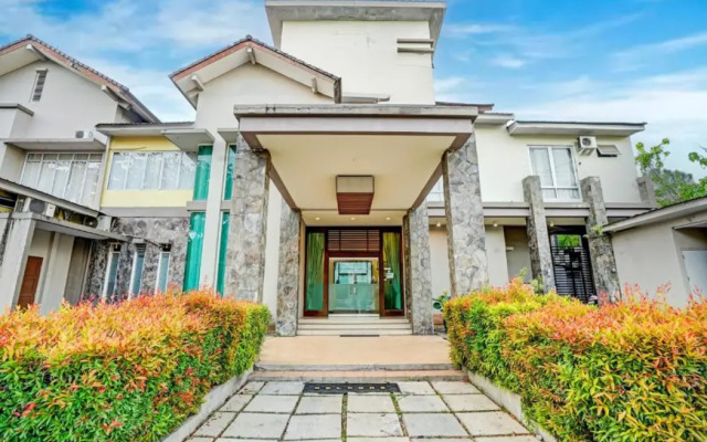 Collection O Padang near Mesjid Raya Syekh Ahmad Al-Minangkabawi formerly Hotel Surya Palace