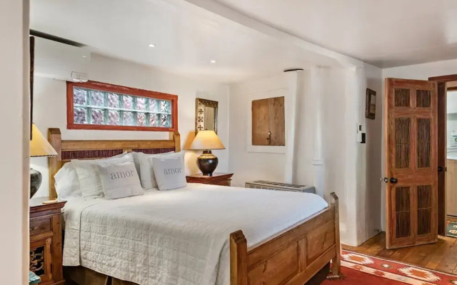 Amor - Historic Adobe in the Heart of The Railyard and Downtown Santa Fe, Hot Tub