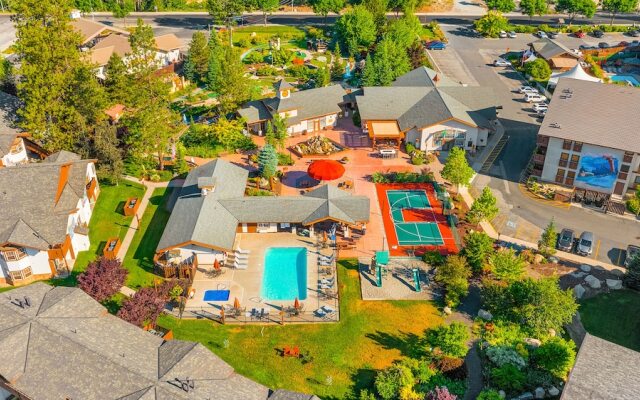 Dasha's Snowboard Track - Icicle Village