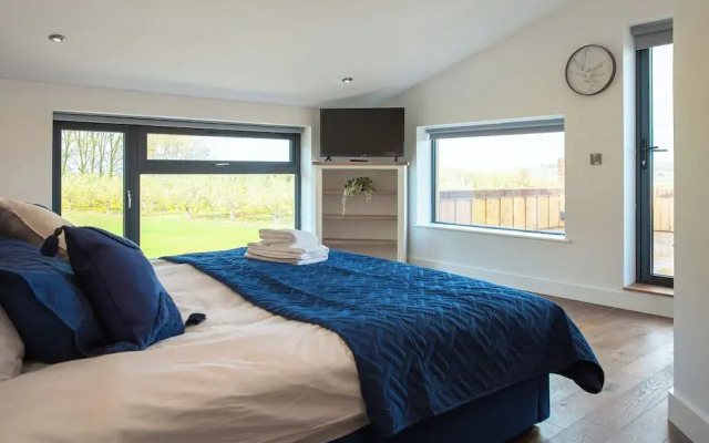 Orchard Barn-Luxury 4 BD Barn Conversion