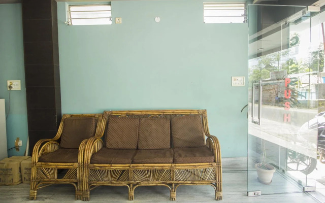 Classic Lodge By OYO Rooms