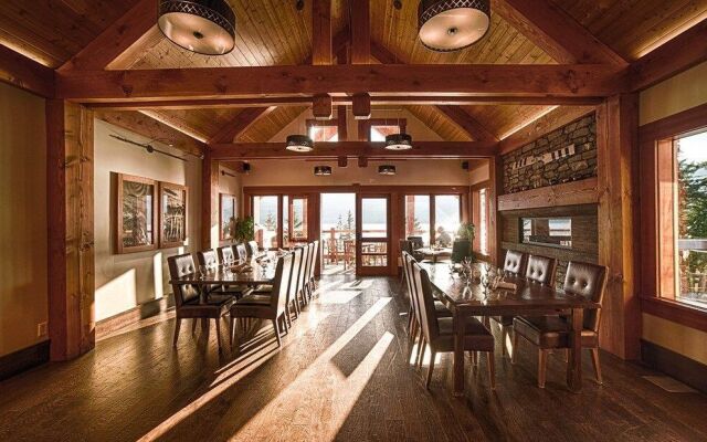 Halcyon Hot Springs Resort