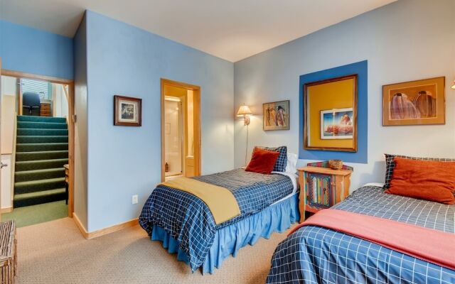 1-1220 Lionsridge Loop 3B