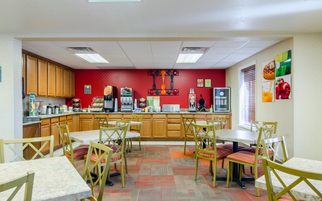 Quality Inn & Suites Lenexa Kansas City