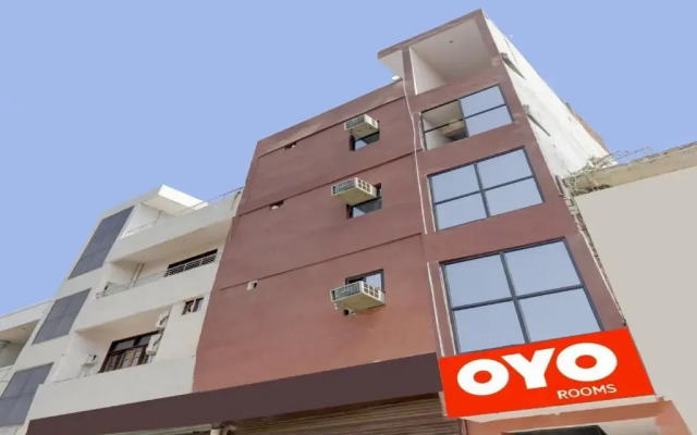 OYO 87826 Hotel Clarke Inn