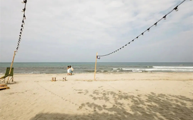 Monaliza Surf Resort