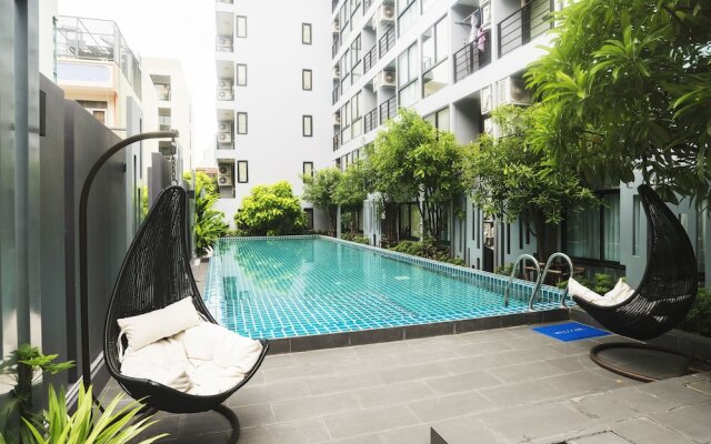 Bangkok Feliz Sathorn-Taksin By Favstay