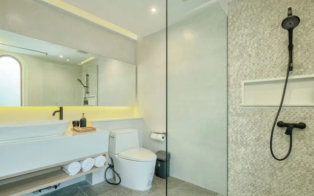 A Dream Naka Island - Beachfront Retreat
