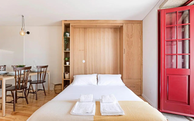 Downtown Studio w/ Gorgeous Views by LovelyStay