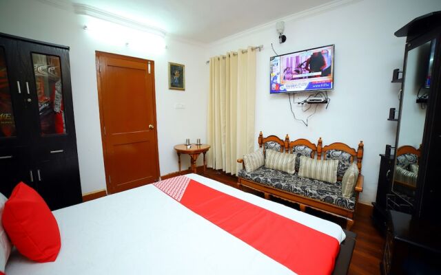 OYO 12794 Home Luxurious 1BHK Boileauganj