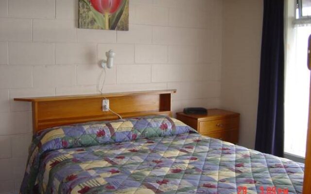 45 on Avenal Motel