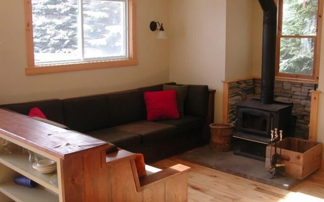 Algonquin Cottage Outpost