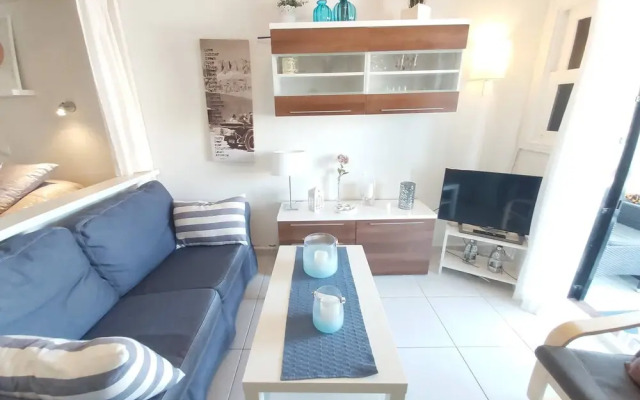 Central Apartment With Sea Views