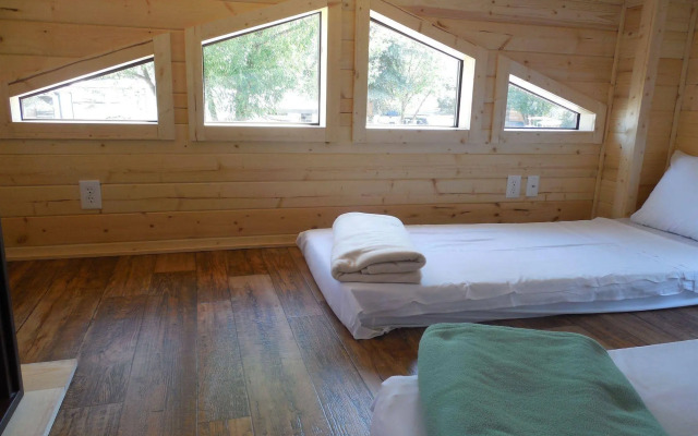 Snake River Cabin Village