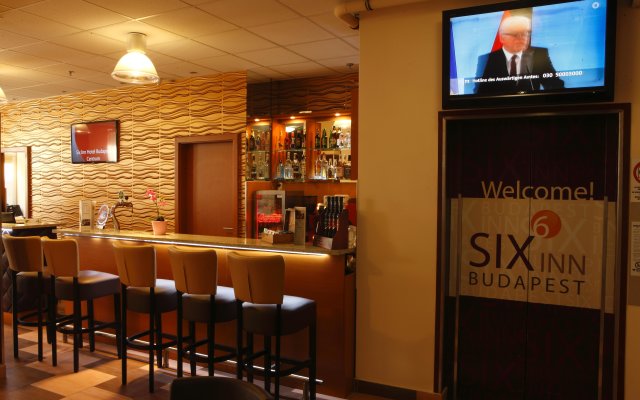 Six Inn Hotel