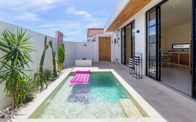 Stylish Private Pool Villa in Pererenan