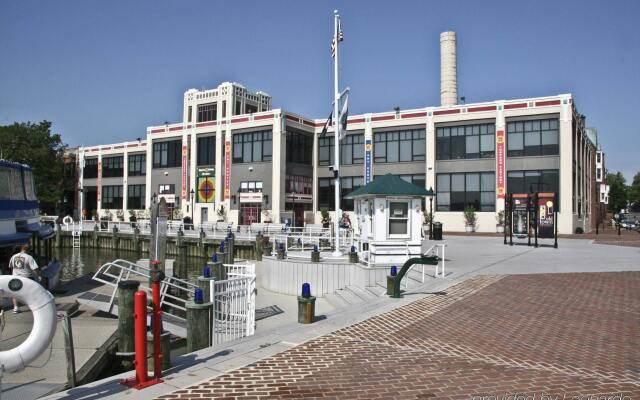 Hotel AKA Alexandria