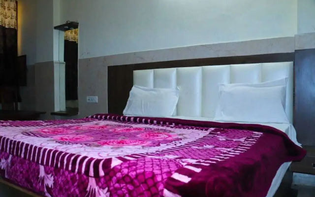 Hotel Ambika Palace