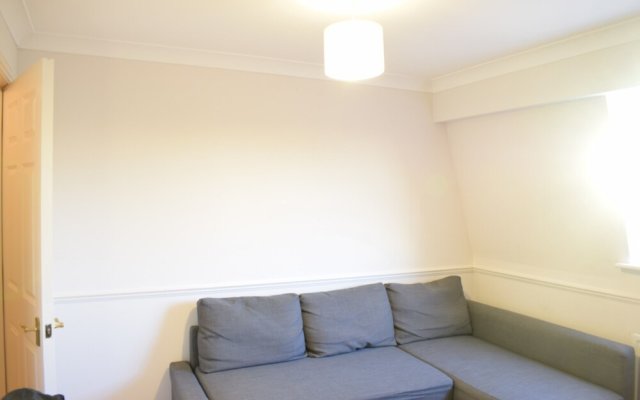 1 Bedroom Apartment In Stepney Green