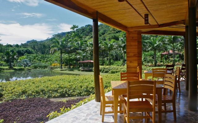 Macaw Lodge