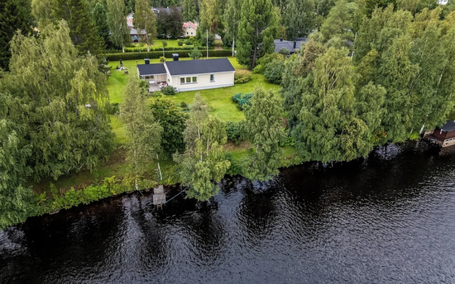Spacious 3BR House - River View & Sauna