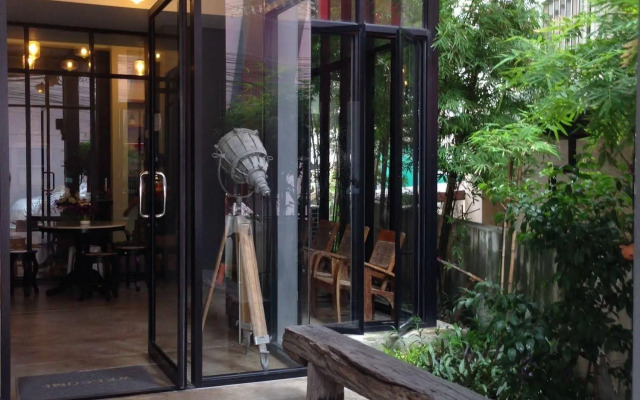 Arch Club Hotel