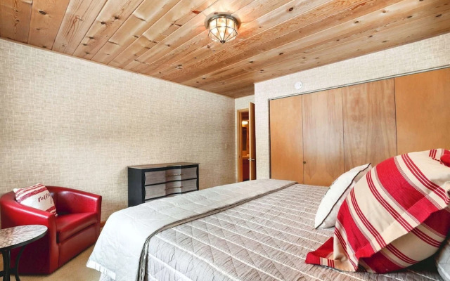 Tahoe Forest Chalet 3BR House w/ Mountain Views