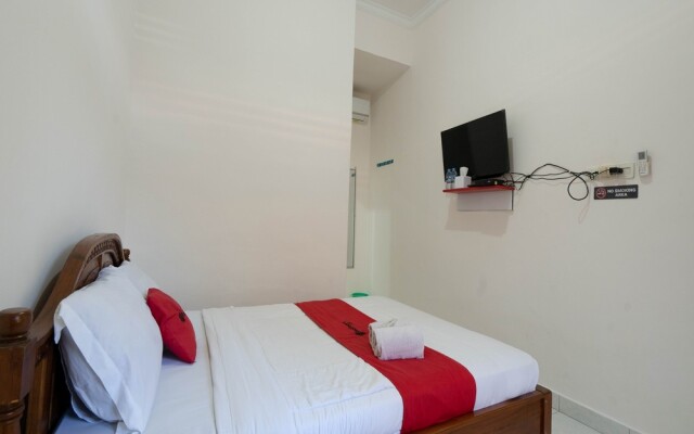 RedDoorz near Buleleng Harbour 2