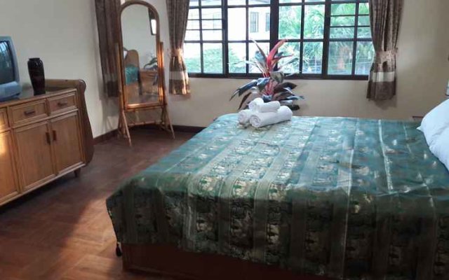 4 Bedroom House & Private Pool Pattaya