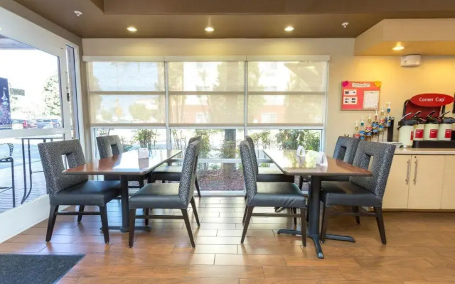 TownePlace Suites By Marriott Anaheim Maingate Near Angel Stadium